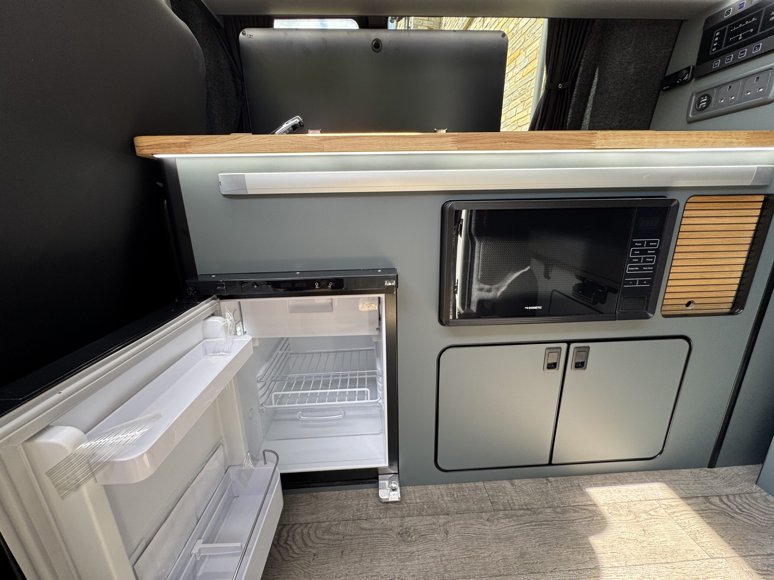 Volkswagen T6.1 Campervan Trek Edition (Roxanne)