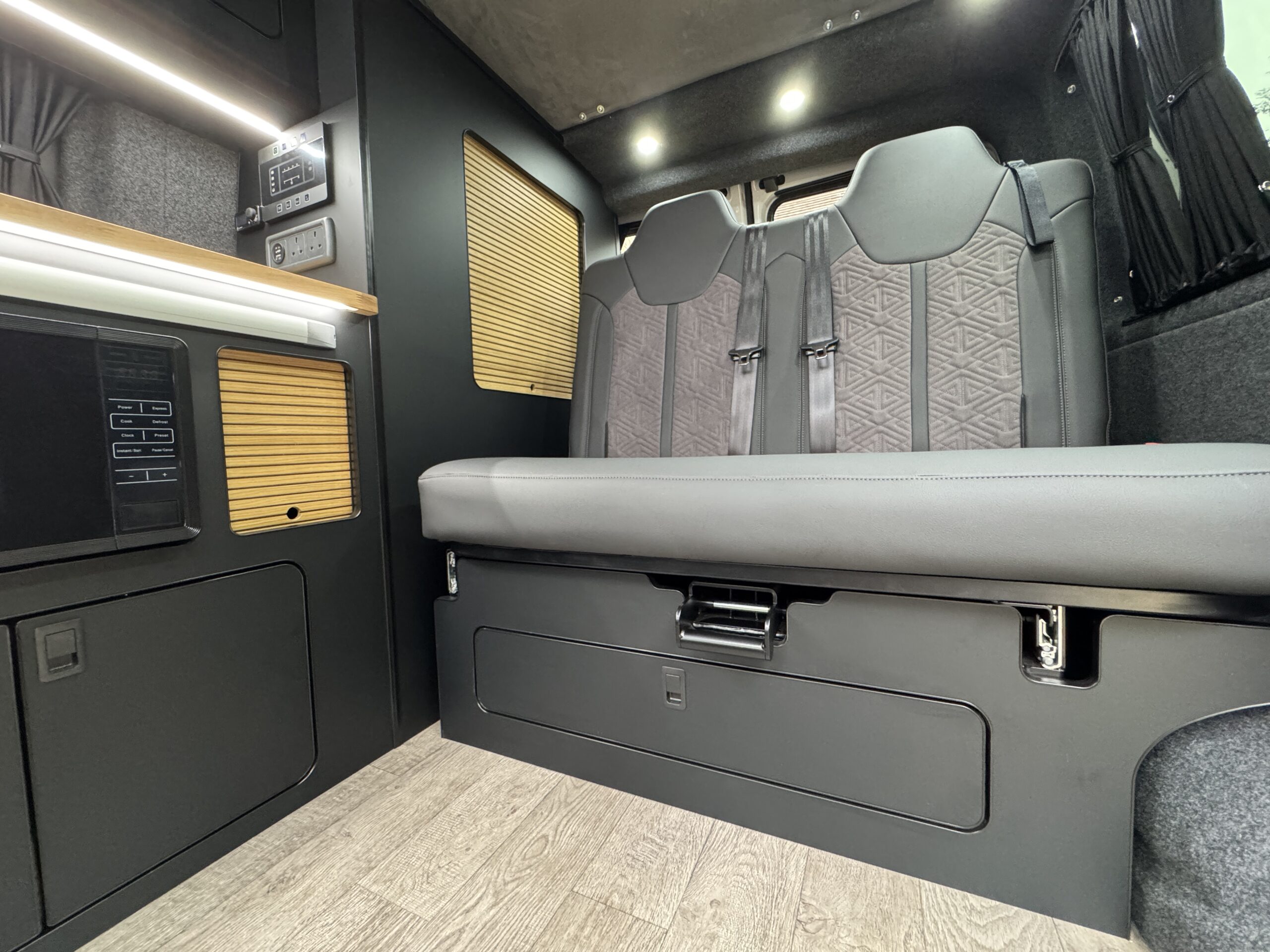 Volkswagen T6.1 Campervan Trek Edition (Apollo)