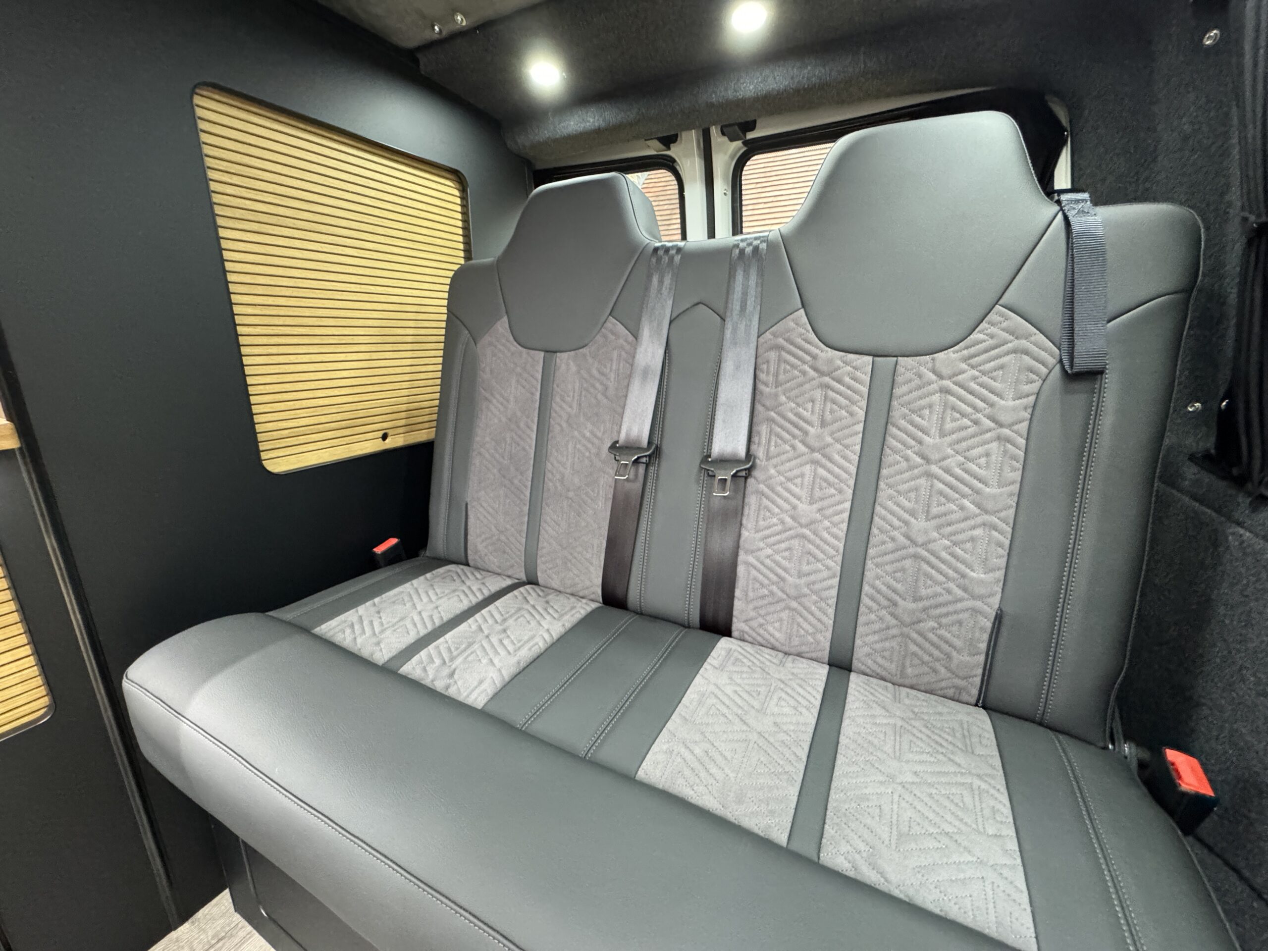 Volkswagen T6.1 Campervan Trek Edition (Apollo)