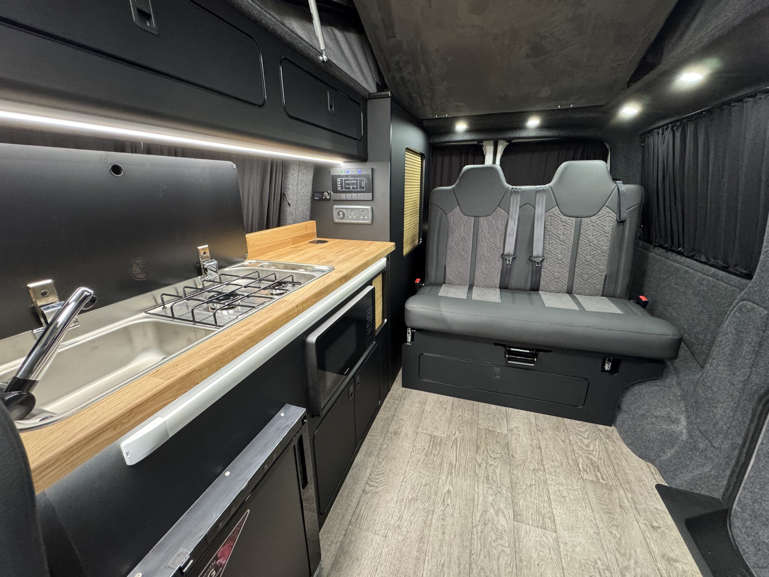 Volkswagen T6.1 Campervan Trek Edition (Apollo)