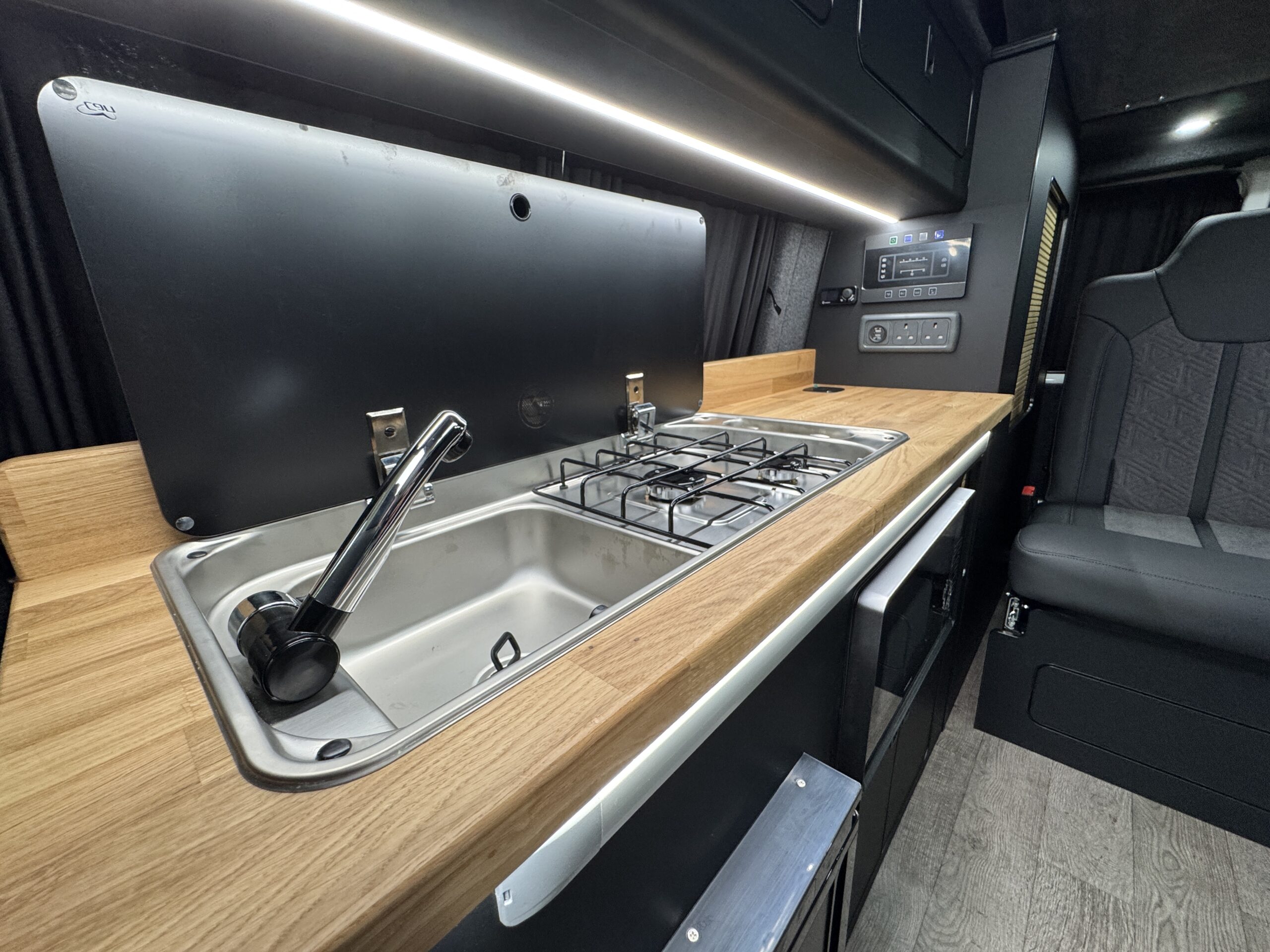 Volkswagen T6.1 Campervan Trek Edition (Apollo)