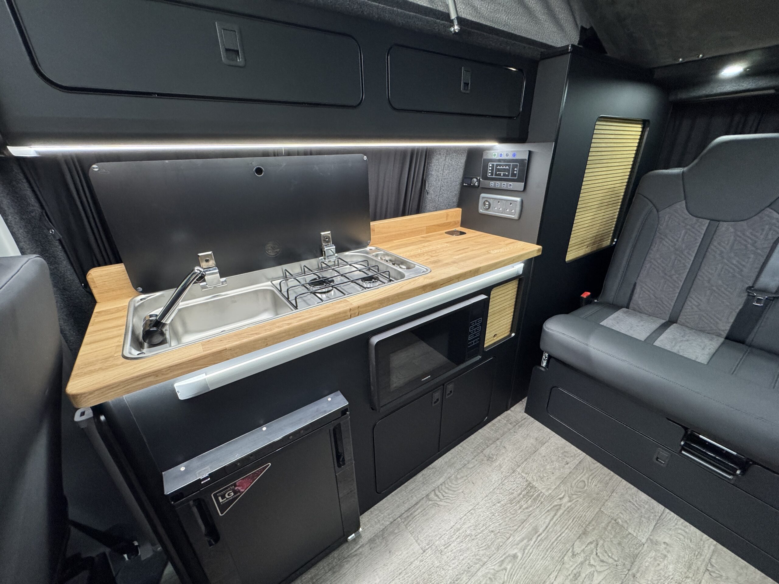 Volkswagen T6.1 Campervan Trek Edition (Apollo)