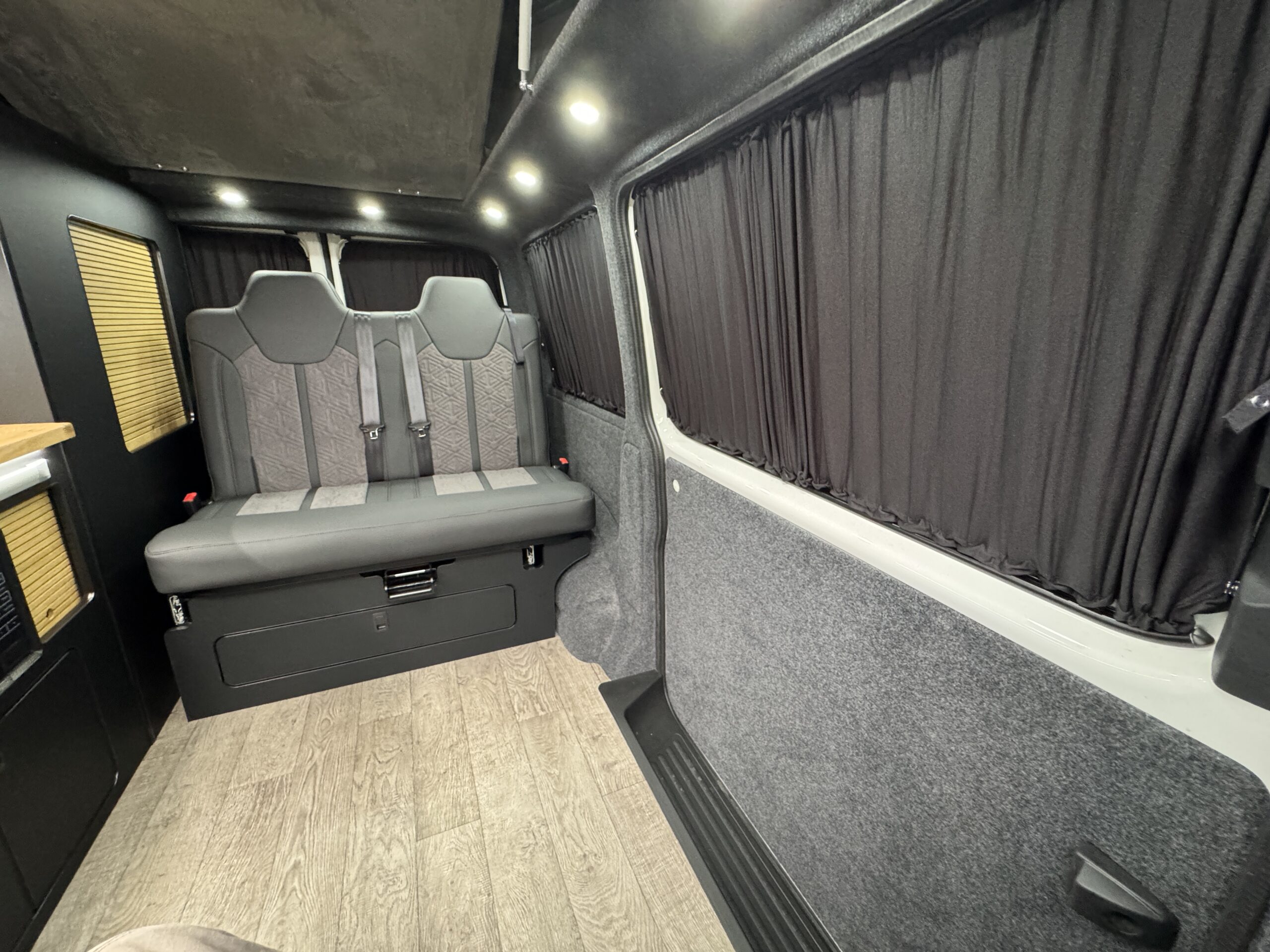 Volkswagen T6.1 Campervan Trek Edition (Apollo)