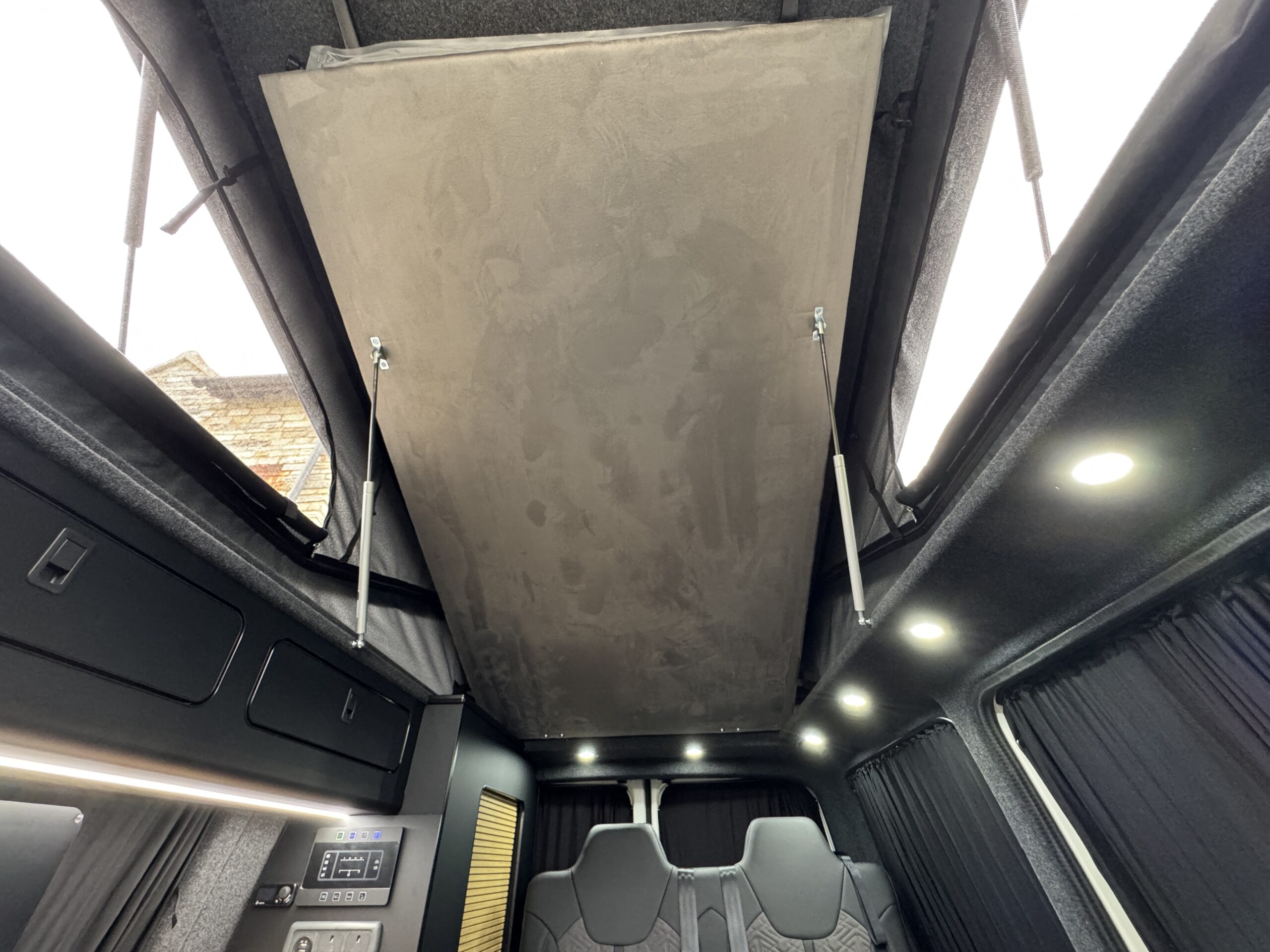 Volkswagen T6.1 Campervan Trek Edition (Apollo)