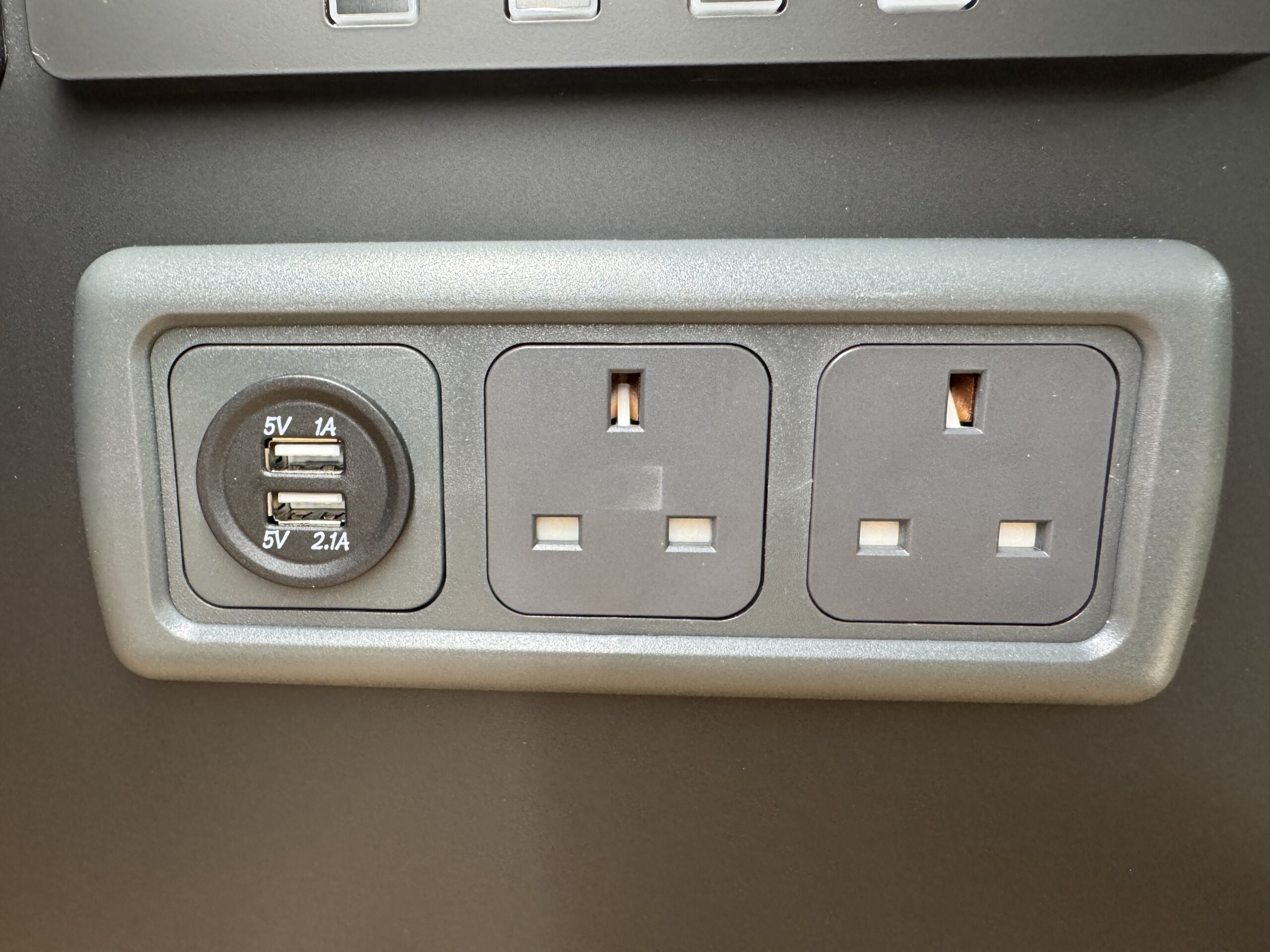 Volkswagen T6.1 Campervan Trek Edition (Apollo)