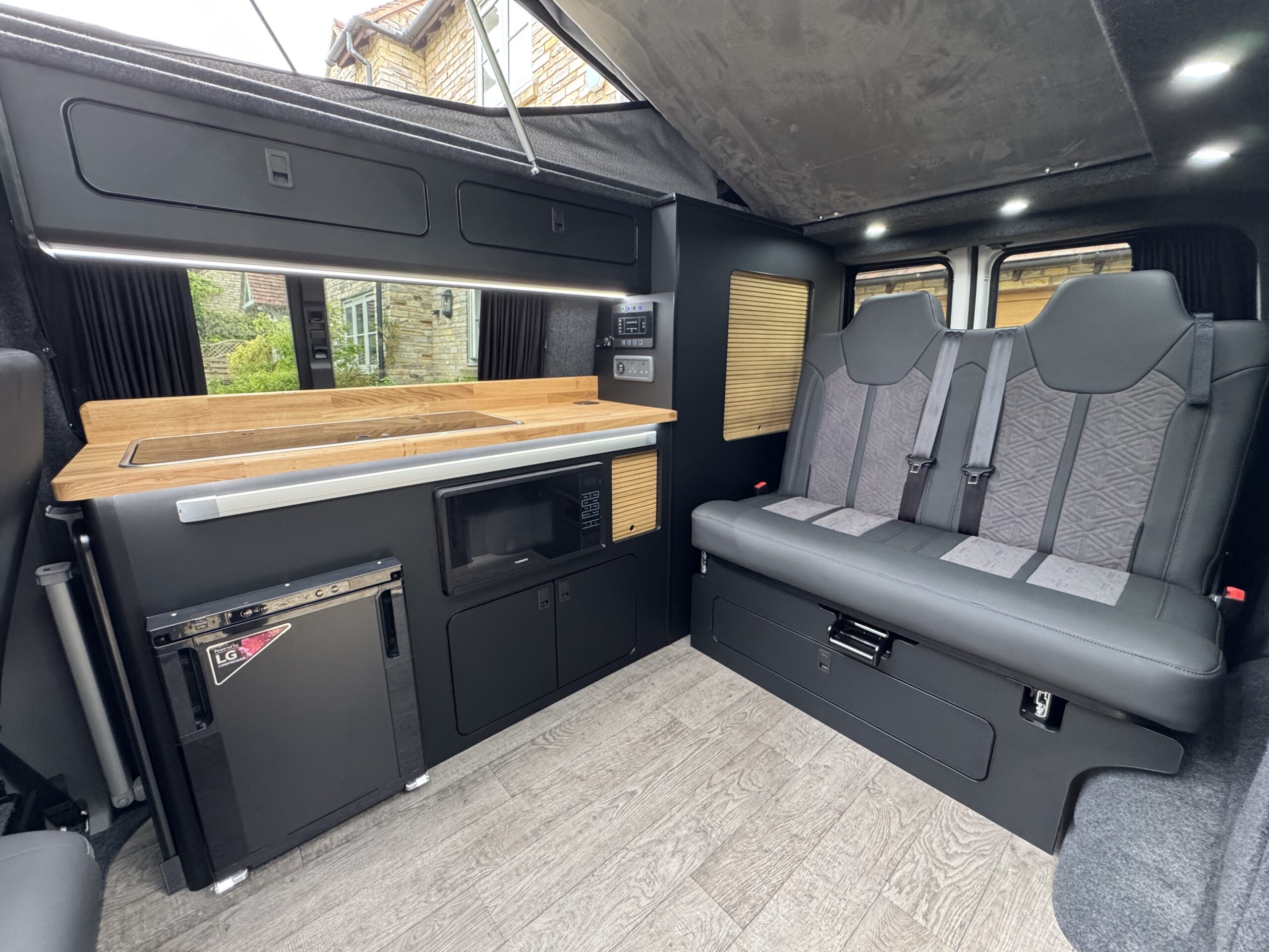 Volkswagen T6.1 Campervan Trek Edition (Apollo)