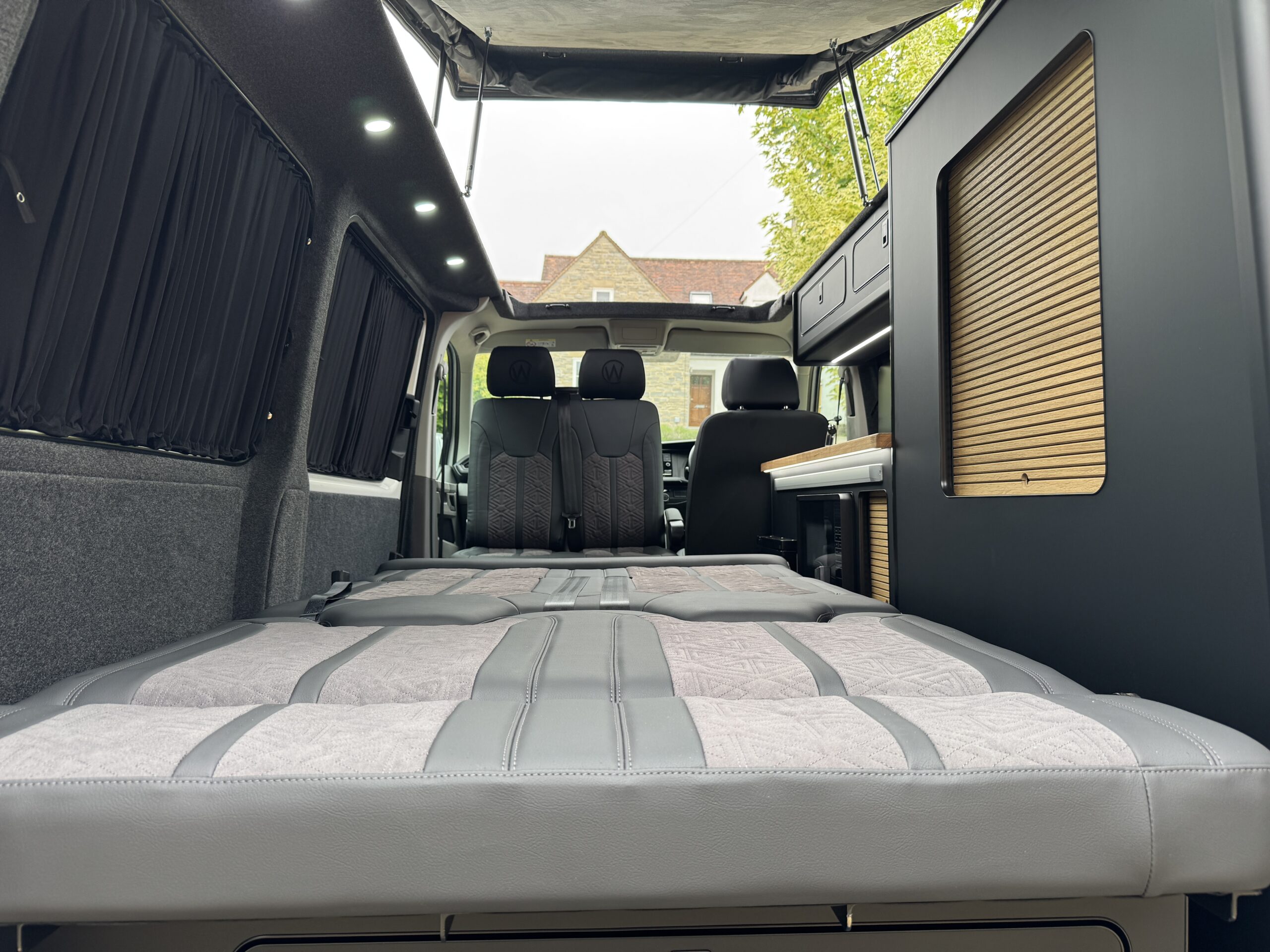 Volkswagen T6.1 Campervan Trek Edition (Apollo)